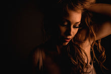 Laden Sie das Bild in den Galerie-Viewer, Midnight GMT

